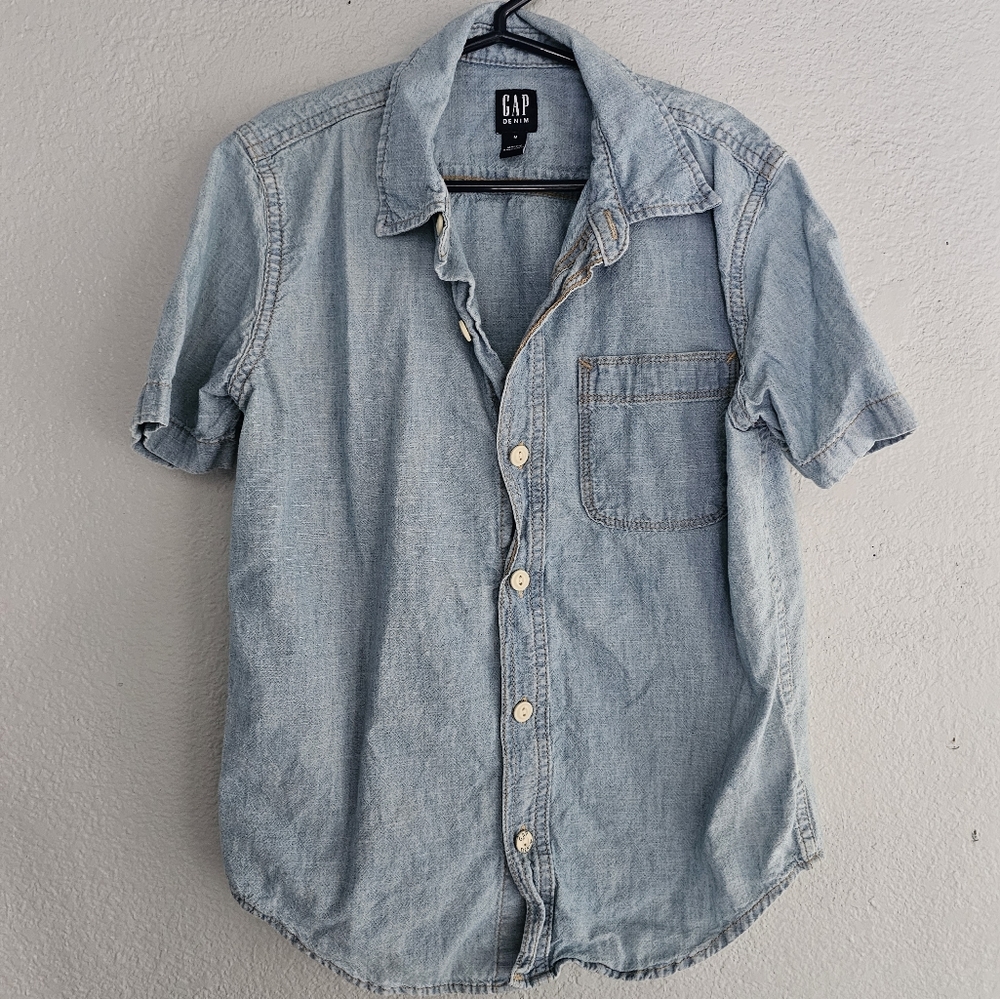 Gap shirt